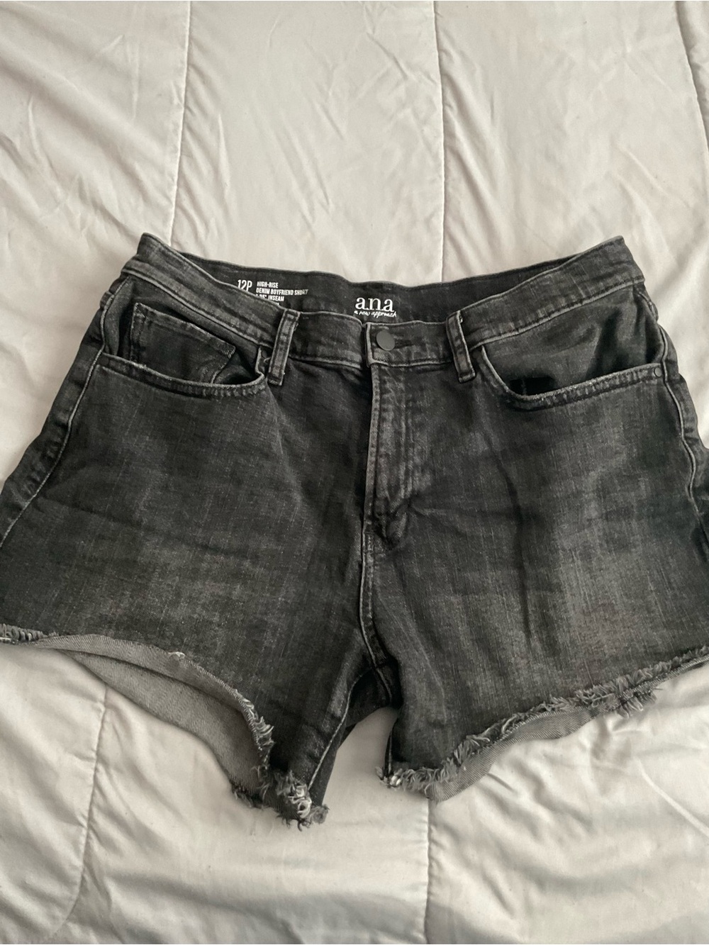 a.n.a Black Washed Frayed-Hem Women's Denim Shorts - Picture 1 of 5